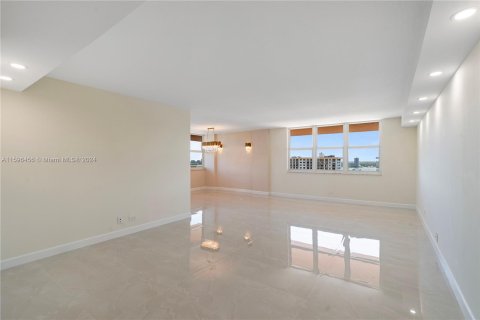 Condo in Sunny Isles Beach, Florida, 2 bedrooms  № 1206280 - photo 12