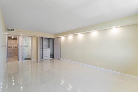 Condo in Sunny Isles Beach, Florida, 2 bedrooms  № 1206280 - photo 25