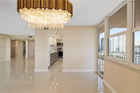 Condo in Sunny Isles Beach, Florida, 2 bedrooms  № 1206280 - photo 10