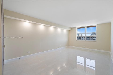 Condo in Sunny Isles Beach, Florida, 2 bedrooms  № 1206280 - photo 24