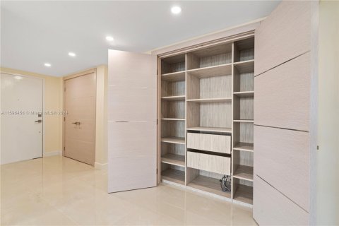 Condo in Sunny Isles Beach, Florida, 2 bedrooms  № 1206280 - photo 26