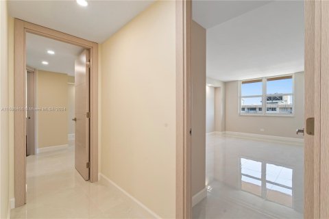 Condo in Sunny Isles Beach, Florida, 2 bedrooms  № 1206280 - photo 30