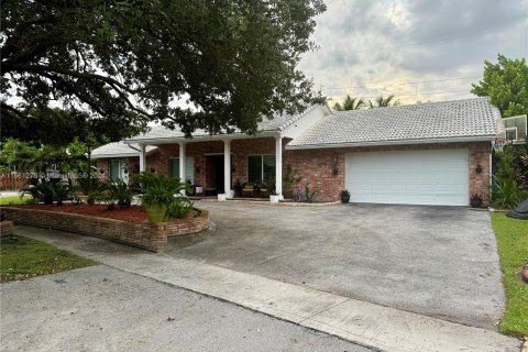 Villa ou maison à vendre à Plantation, Floride: 4 chambres, 254.65 m2 № 1370401 - photo 2