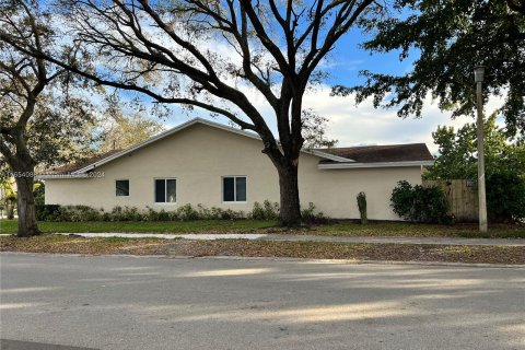 Villa ou maison à vendre à Coral Springs, Floride: 4 chambres, 187.2 m2 № 1362773 - photo 5