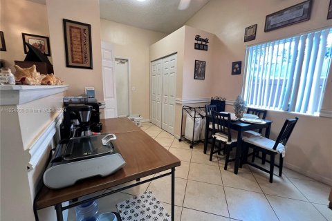 House in Coral Springs, Florida 4 bedrooms, 187.2 sq.m. № 1362773 - photo 29