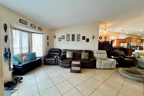 Casa en venta en Coral Springs, Florida, 4 dormitorios, 187.2 m2 № 1362773 - foto 14