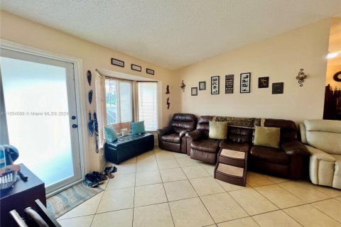 Casa en venta en Coral Springs, Florida, 4 dormitorios, 187.2 m2 № 1362773 - foto 13