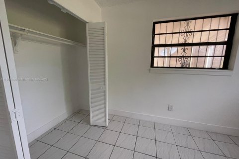 House in Miami, Florida 2 bedrooms, 172.33 sq.m. № 1370398 - photo 9