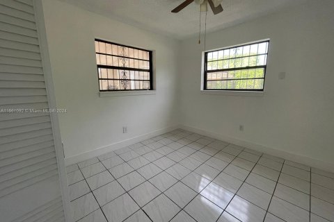 Villa ou maison à louer à Miami, Floride: 2 chambres, 172.33 m2 № 1370398 - photo 8