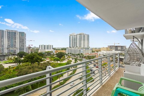 Condo in Hollywood, Florida, 1 bedroom  № 1370400 - photo 22