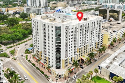 Condo in Hollywood, Florida, 1 bedroom  № 1370400 - photo 23