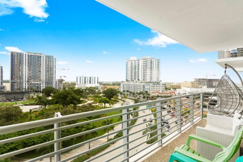 Condo in Hollywood, Florida, 1 bedroom  № 1370400 - photo 20