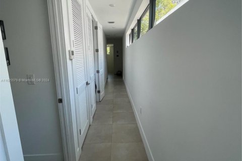 Immobilier commercial à vendre à Miami, Floride: 391.68 m2 № 1272050 - photo 12