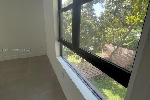 Propiedad comercial en venta en Miami, Florida, 391.68 m2 № 1272050 - foto 10