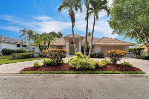 House in Coral Springs, Florida 4 bedrooms, 286.05 sq.m. № 1319283 - photo 1