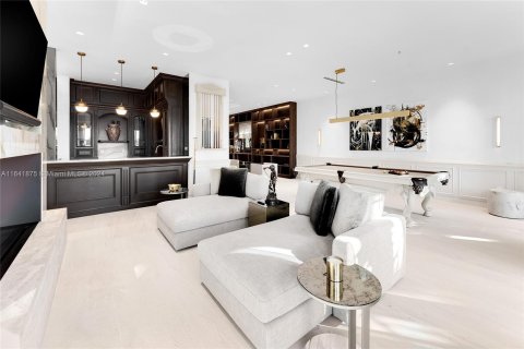 House in Miami Beach, Florida 6 bedrooms, 660.26 sq.m. № 1320883 - photo 24