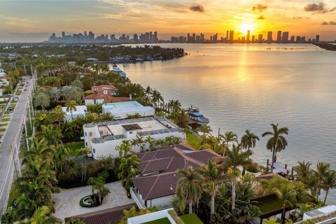 Casa en venta en Miami Beach, Florida, 6 dormitorios, 660.26 m2 № 1320883 - foto 11