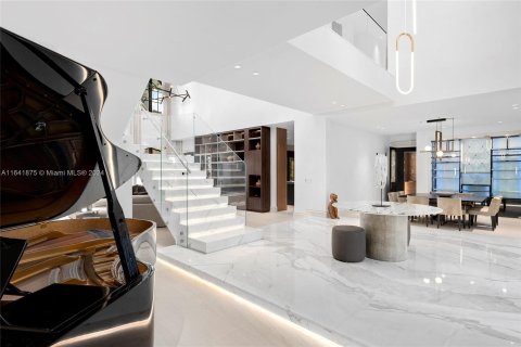 Casa en venta en Miami Beach, Florida, 6 dormitorios, 660.26 m2 № 1320883 - foto 29