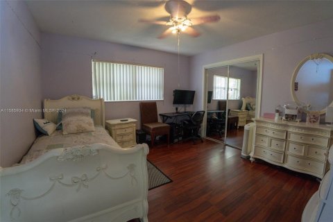 House in Coral Springs, Florida 3 bedrooms, 167.97 sq.m. № 1173571 - photo 15