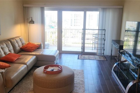 Condo in Hallandale Beach, Florida, 1 bedroom  № 1378601 - photo 14