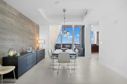 Condominio en venta en Sunny Isles Beach, Florida, 3 dormitorios, 216.18 m2 № 1378597 - foto 10