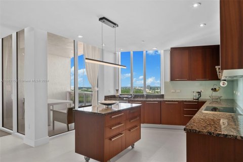 Condo in Sunny Isles Beach, Florida, 3 bedrooms  № 1378597 - photo 12