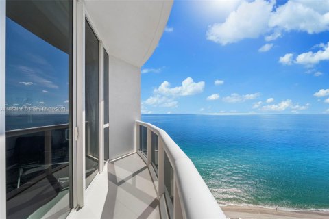 Condo in Sunny Isles Beach, Florida, 3 bedrooms  № 1378597 - photo 17