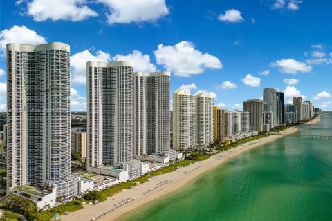 Condominio en venta en Sunny Isles Beach, Florida, 3 dormitorios, 216.18 m2 № 1378597 - foto 7