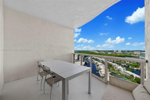 Condo in Sunny Isles Beach, Florida, 3 bedrooms  № 1378597 - photo 21