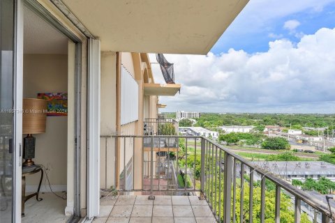 Copropriété à vendre à North Miami, Floride: 1 chambre, 81.29 m2 № 1378596 - photo 21