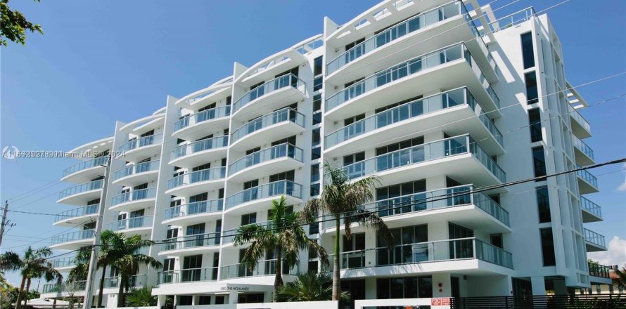 Condominio en North Miami Beach, Florida, 2 dormitorios  № 1378598