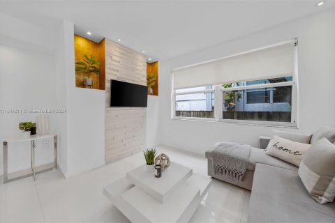 Copropriété à vendre à Miami Beach, Floride: 1 chambre, 50.17 m2 № 1328262 - photo 2