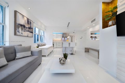 Condo in Miami Beach, Florida, 1 bedroom  № 1328262 - photo 1