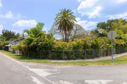 House in Hallandale Beach, Florida 3 bedrooms, 110 sq.m. № 1293282 - photo 25