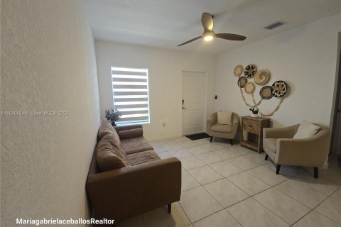 Townhouse in Florida City, Florida 4 bedrooms, 157.93 sq.m. № 1316726 - photo 3