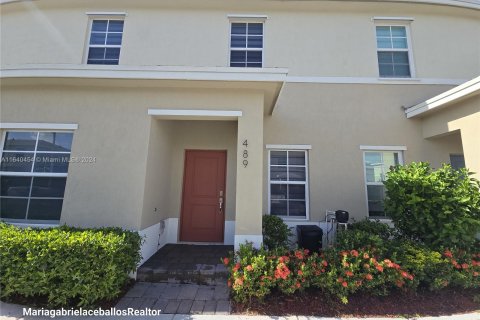 Townhouse in Florida City, Florida 4 bedrooms, 157.93 sq.m. № 1316726 - photo 2