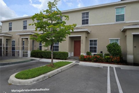 Townhouse in Florida City, Florida 4 bedrooms, 157.93 sq.m. № 1316726 - photo 1