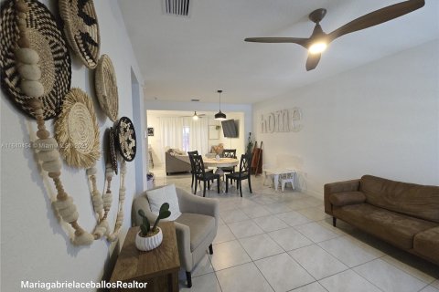 Adosado en venta en Florida City, Florida, 4 dormitorios, 157.93 m2 № 1316726 - foto 4