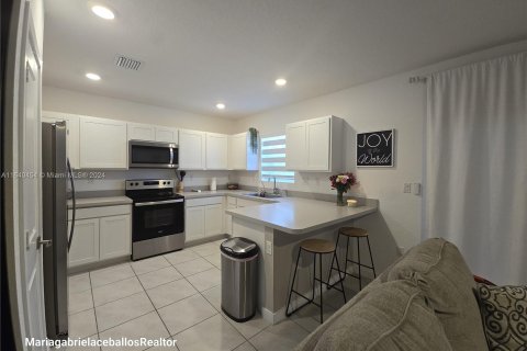 Adosado en venta en Florida City, Florida, 4 dormitorios, 157.93 m2 № 1316726 - foto 8