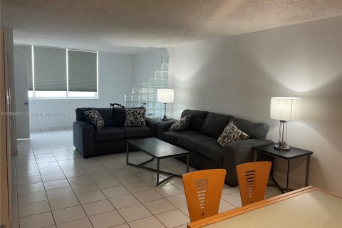 Copropriété à vendre à Miami Beach, Floride: 1 chambre, 87.14 m2 № 1080970 - photo 2