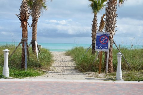 Condo in Miami Beach, Florida, 1 bedroom  № 1080970 - photo 18