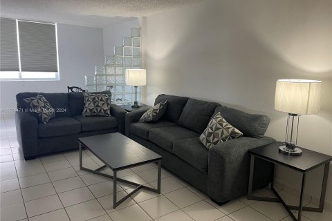 Condominio en venta en Miami Beach, Florida, 1 dormitorio, 87.14 m2 № 1080970 - foto 1