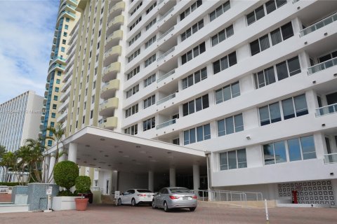 Condominio en venta en Miami Beach, Florida, 1 dormitorio, 87.14 m2 № 1080970 - foto 24