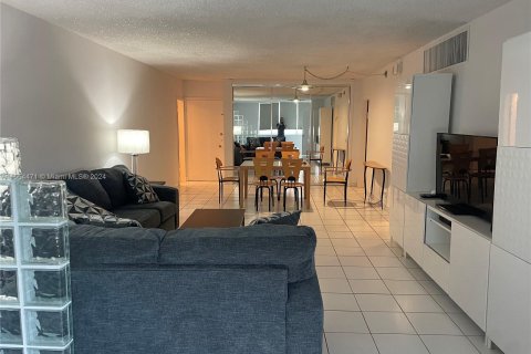 Condominio en venta en Miami Beach, Florida, 1 dormitorio, 87.14 m2 № 1080970 - foto 11