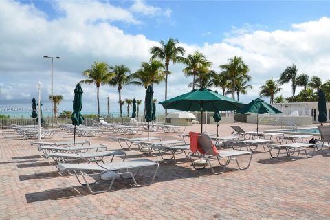 Condo in Miami Beach, Florida, 1 bedroom  № 1080970 - photo 20