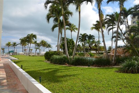 Condo in Miami Beach, Florida, 1 bedroom  № 1080970 - photo 22