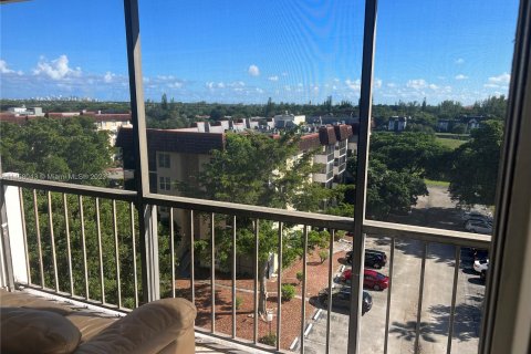 Condominio en venta en Lauderhill, Florida, 1 dormitorio, 67.73 m2 № 779282 - foto 1