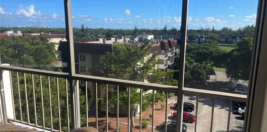 Condo in Lauderhill, Florida, 1 bedroom  № 779282