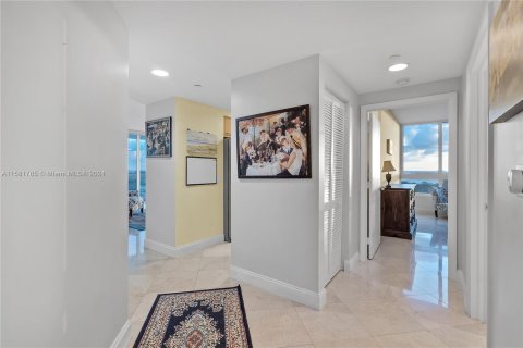 Condo in Miami Beach, Florida, 2 bedrooms  № 1161151 - photo 23