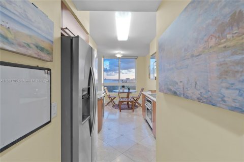 Condo in Miami Beach, Florida, 2 bedrooms  № 1161151 - photo 29